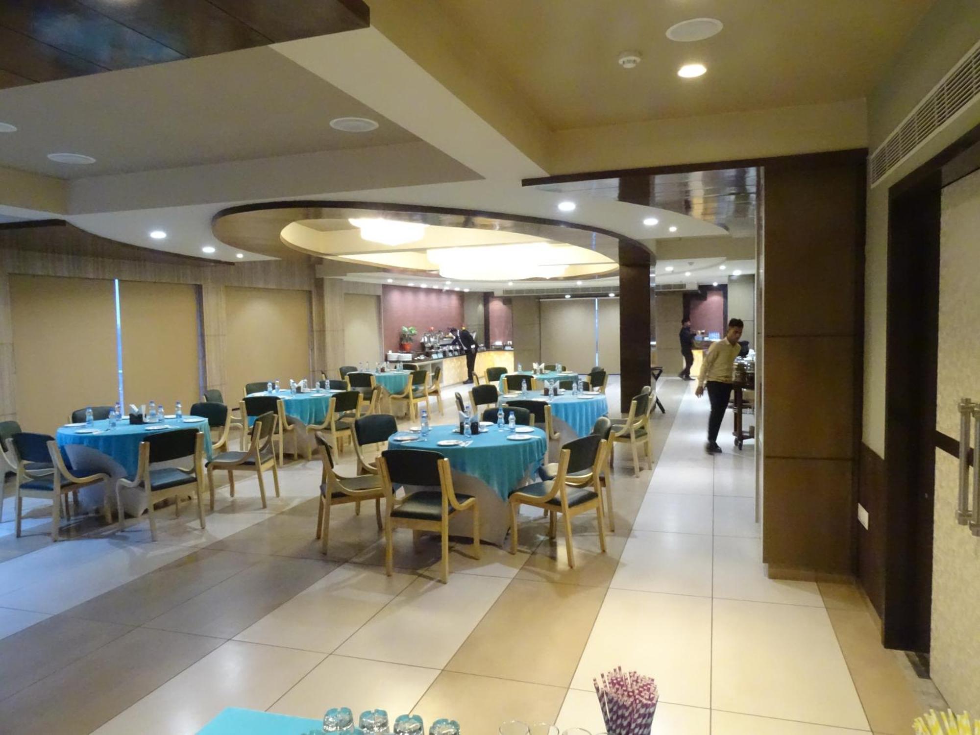 The Grand Arc Hotel & Convention Centre Shahjahanpur Exterior photo
